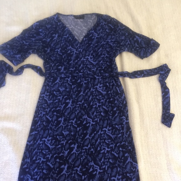 🚫SOLD🚫Blue snake print wrap dress - Picture 3 of 5